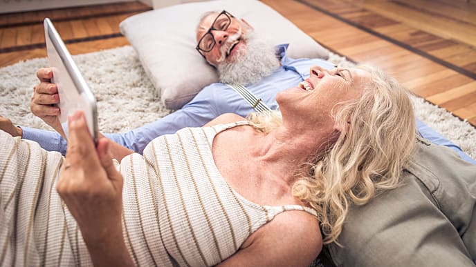 an old couple is looking for sonic toothbrushes together at home