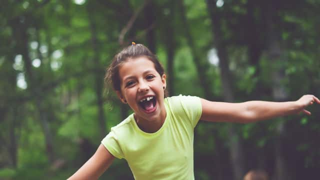 girl outdoor smiling